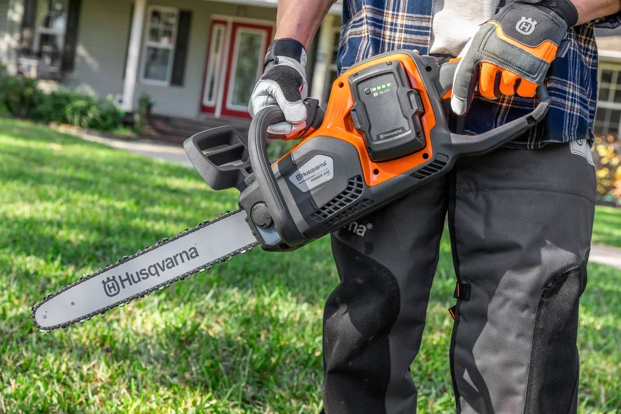 Husqvarna Power Axe 350i Chainsaw (battery and charger included)